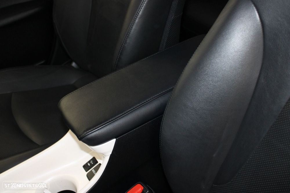 Toyota Prius 1.8 Luxury Pele - 23