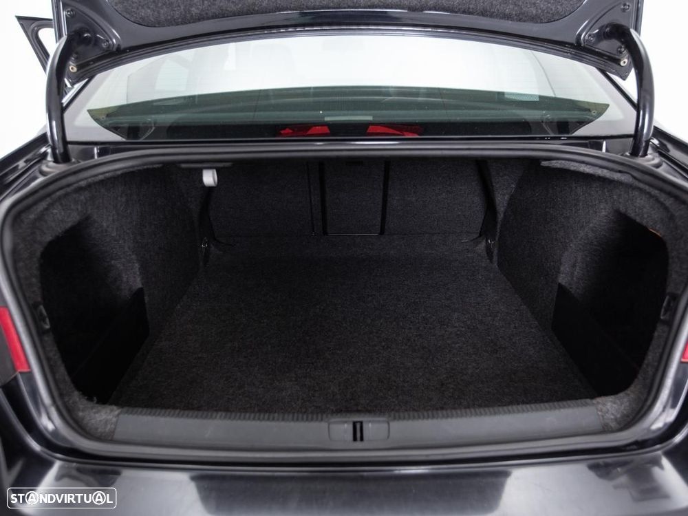 VW Passat - 12