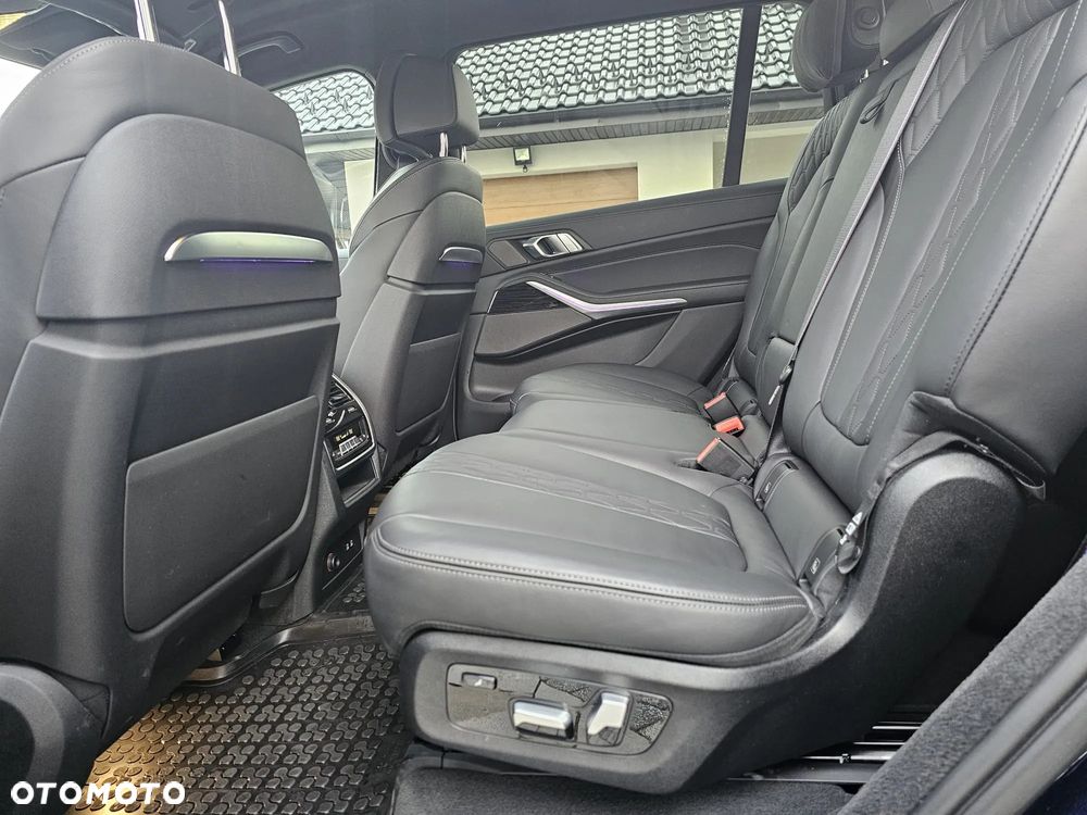 BMW X7 - 7