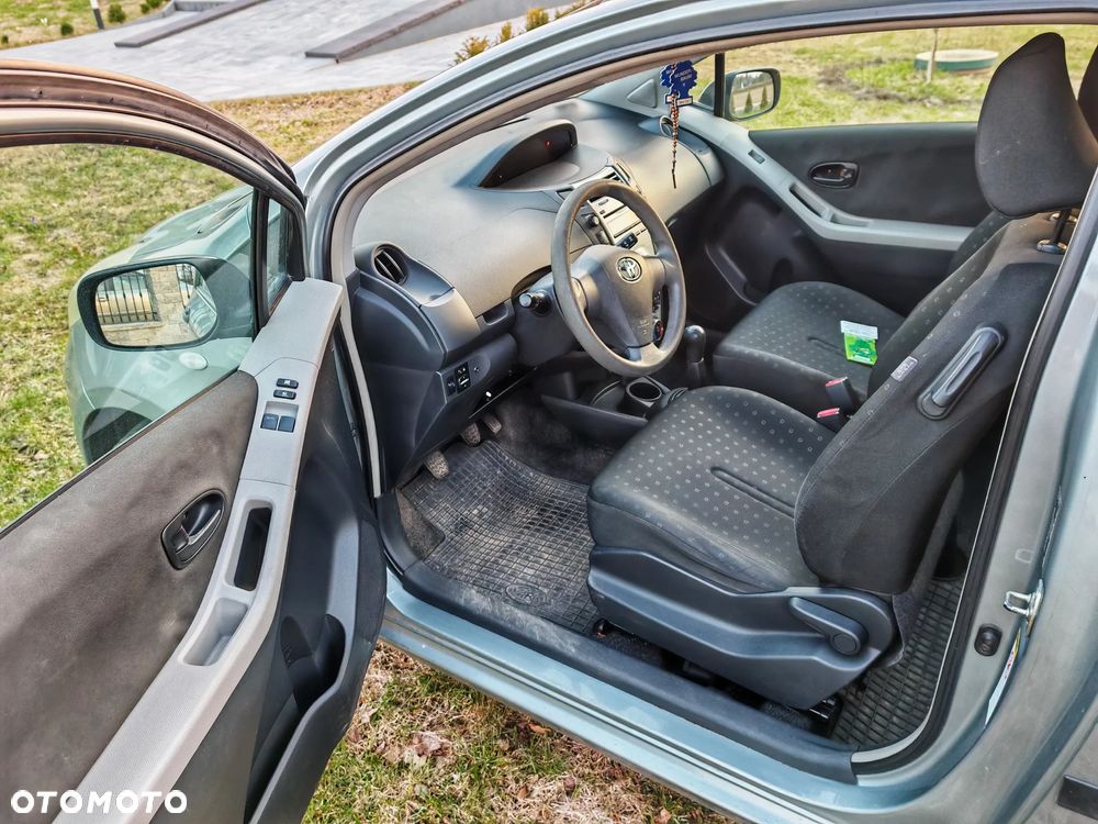 Toyota Yaris 1.3 Terra Gold - 9