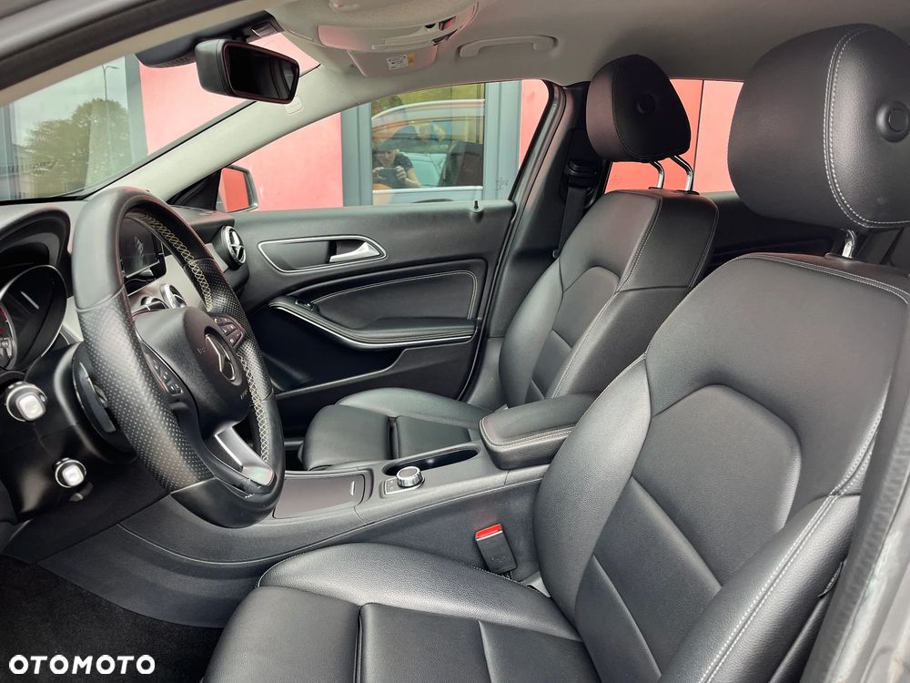 Mercedes-Benz GLA 200 7G-DCT UrbanStyle Edition - 13