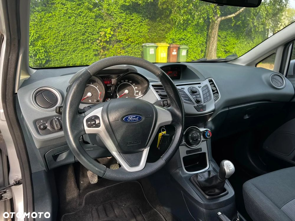 Ford Fiesta - 10