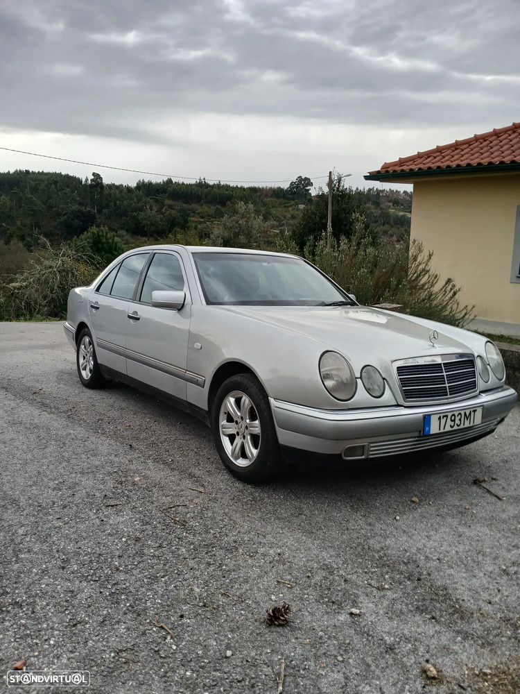 Mercedes-Benz E 220