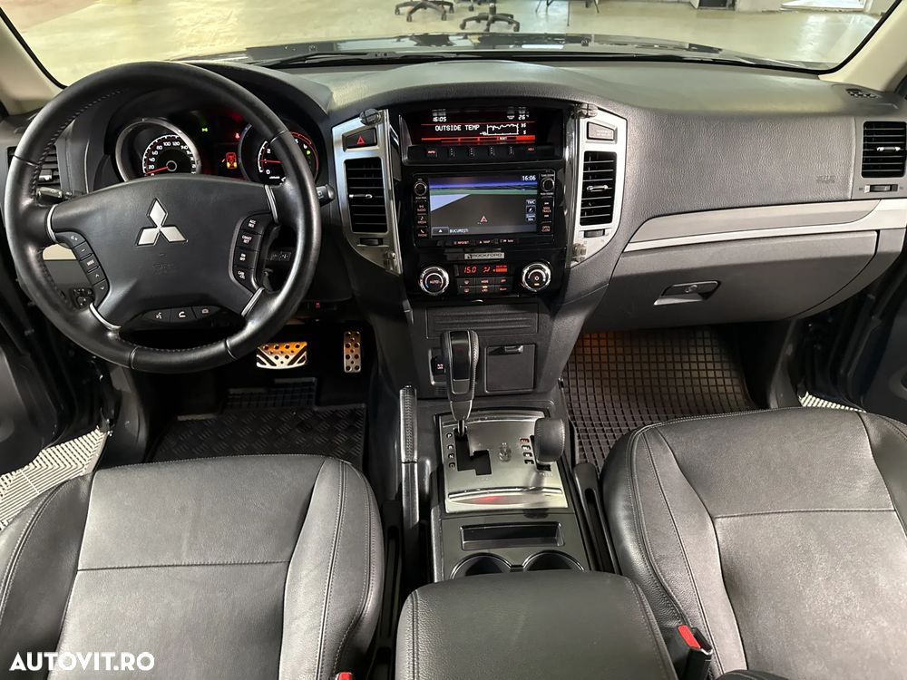 Mitsubishi Pajero - 10