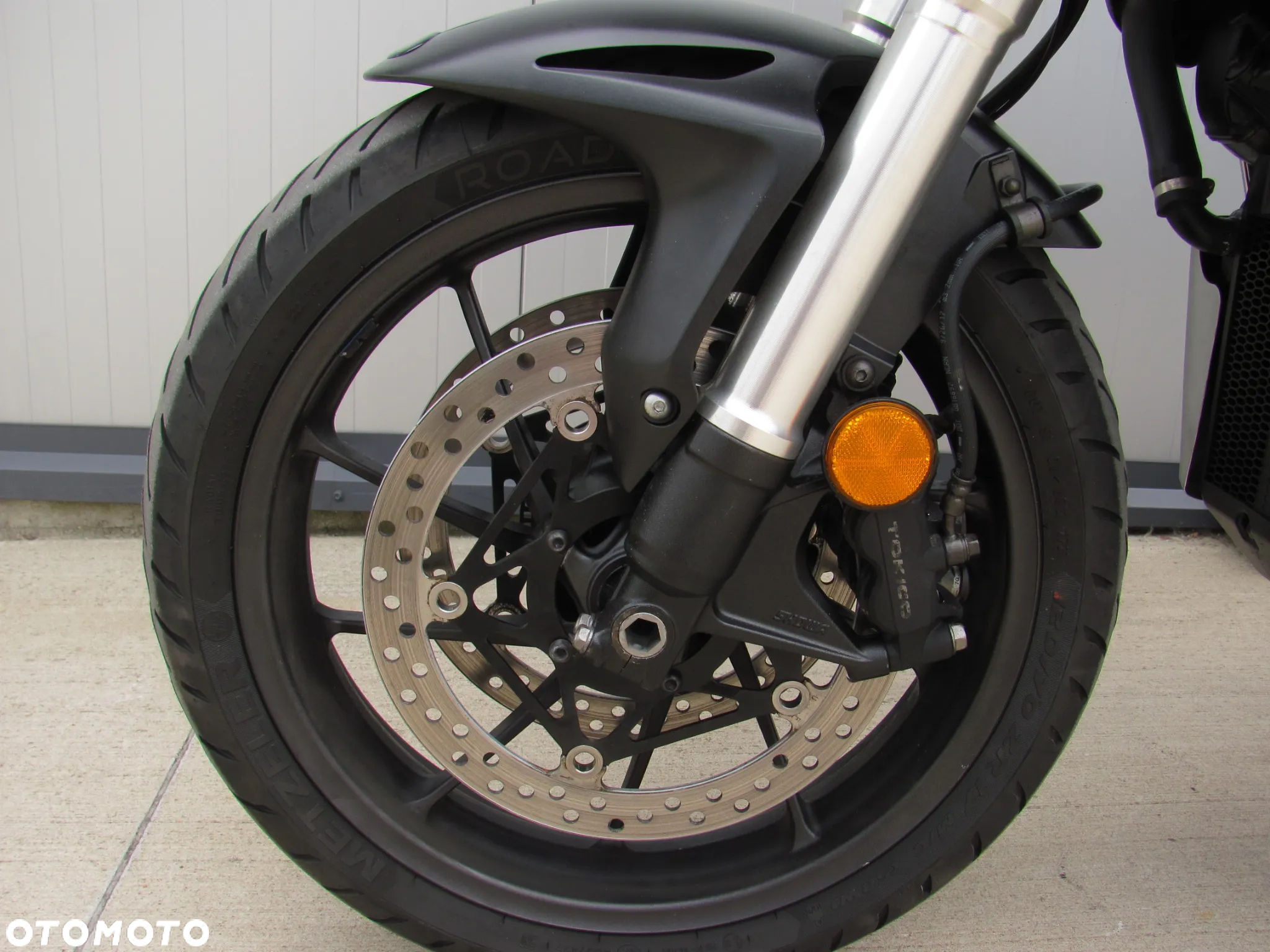 Honda VFR - 12