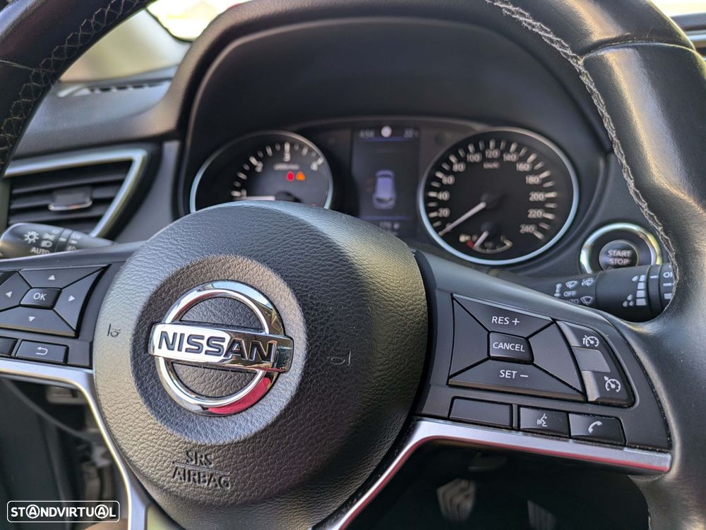 Nissan Qashqai 1.5 dCi N-Connecta J18 - 18