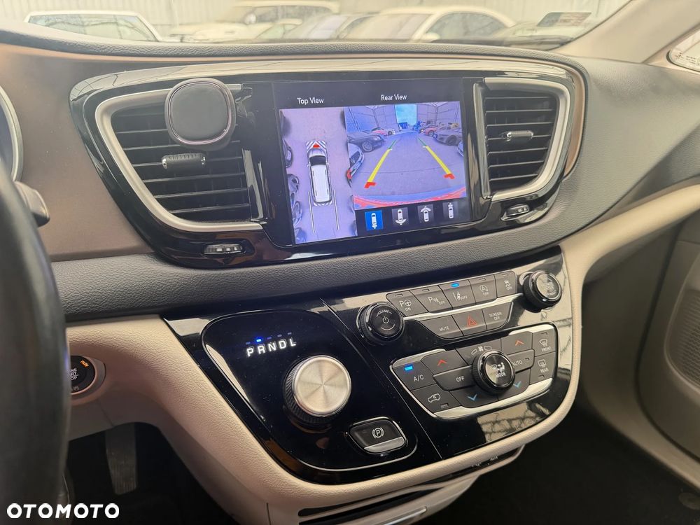 Chrysler Pacifica - 9