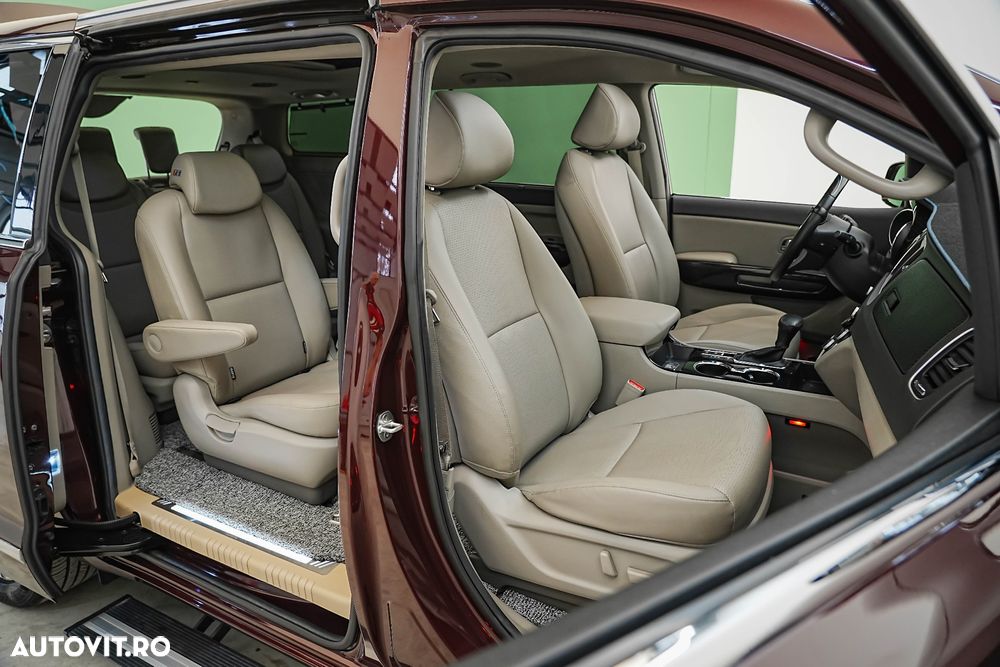 Kia Carnival - 19