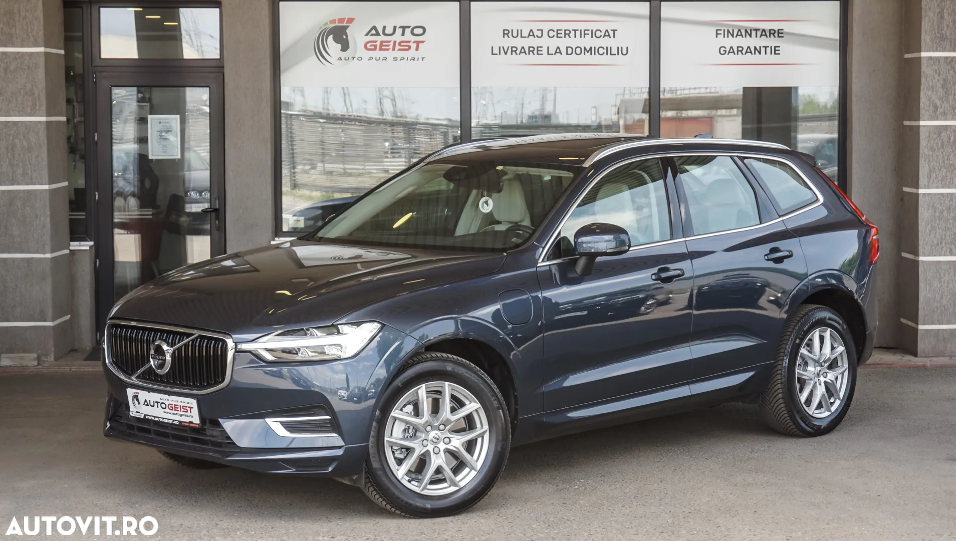 Volvo XC 60 T8 Twin Engine AWD Geartronic Momentum - 2