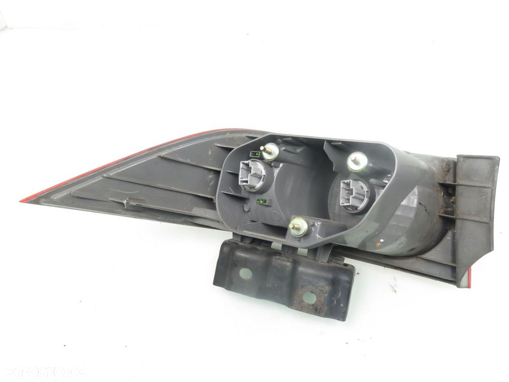 LAMPA PRAWA TYLNA HONDA ACCORD VII - 9