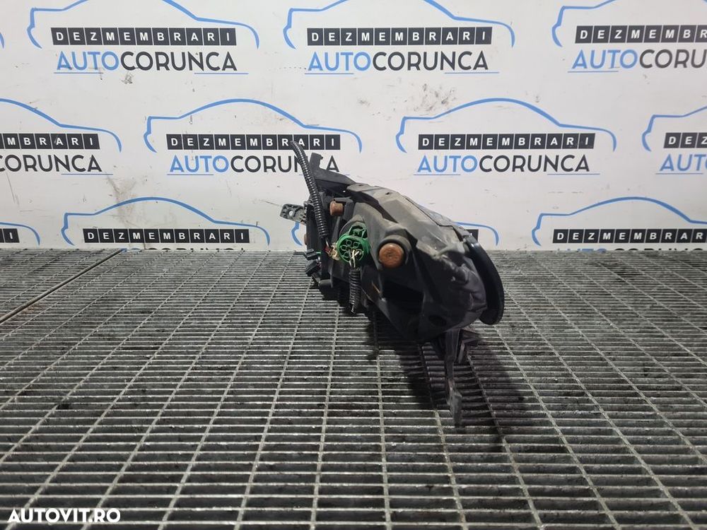 Far Dreapta Jeep Cherokee V 2013 - 2017 SUV 4 Usi (951) Fara xenon - 2