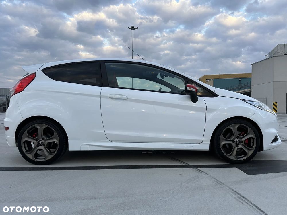 Ford Fiesta 1.6 EcoBoost ST - 5