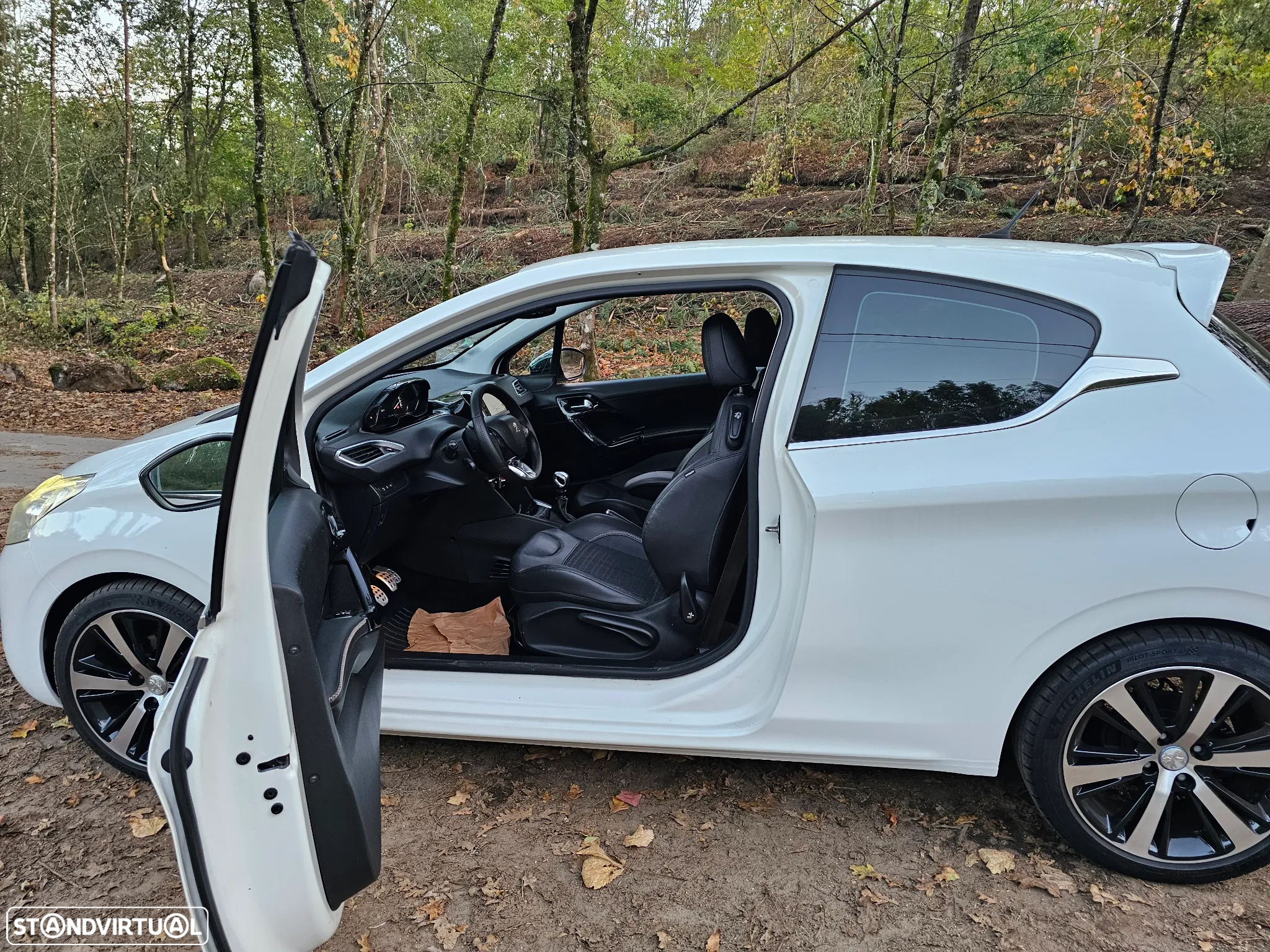 Peugeot 208 1.6 e-HDi Allure - 13