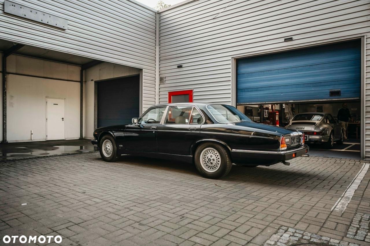 Jaguar XJ XJ12 6.0i - 8
