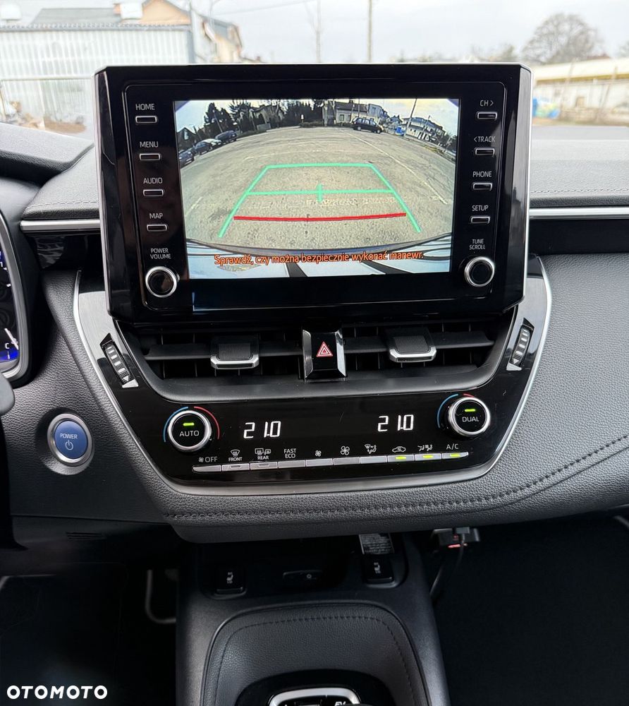 Toyota Corolla 1.8 Hybrid Executive - 16