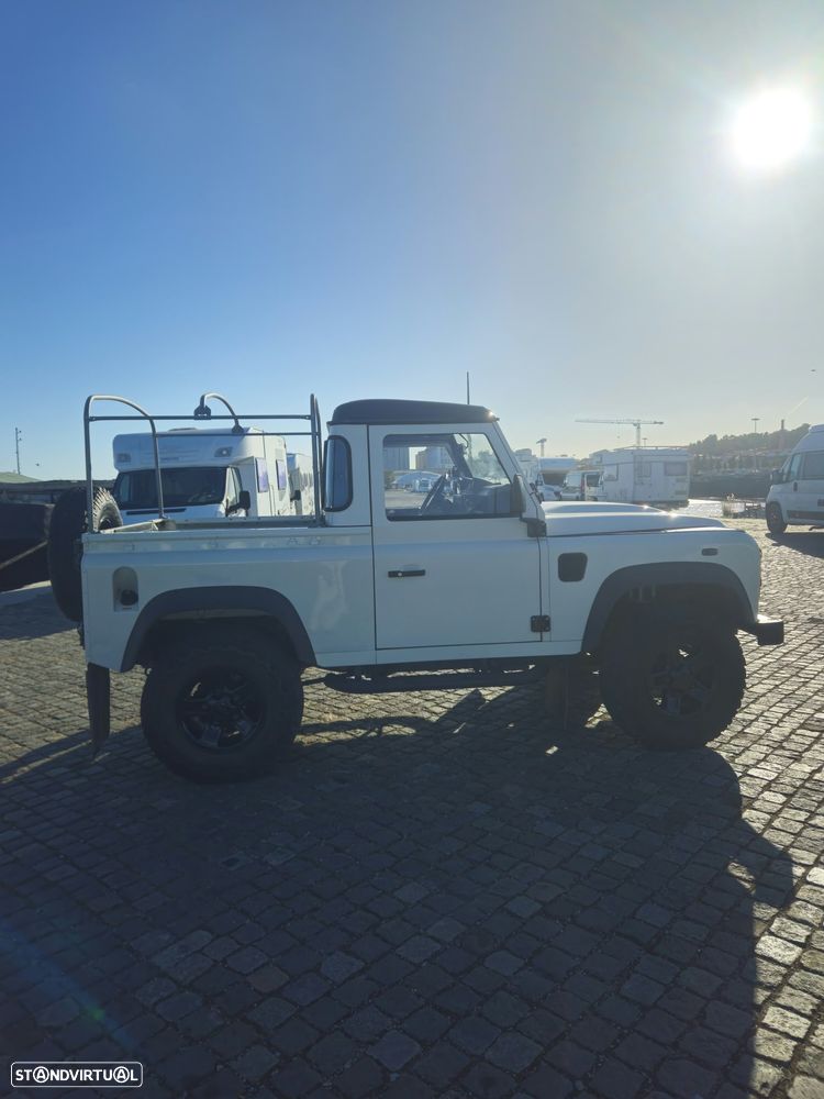 Land Rover Defender - 3