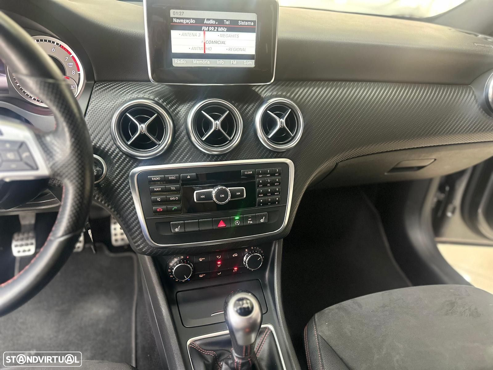 Mercedes-Benz A 180 AMG Line - 29
