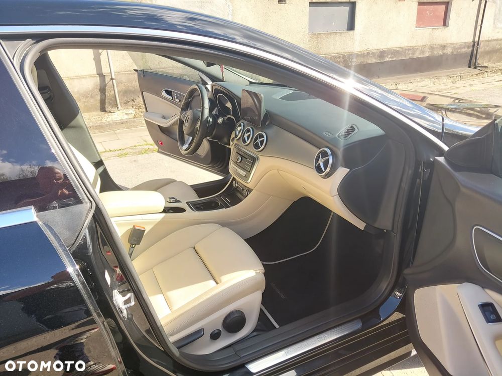 Mercedes-Benz CLA 250 4Matic 7G-DCT AMG Line - 10