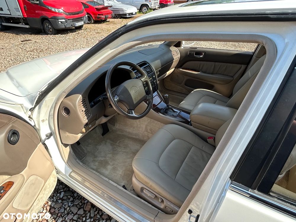 Lexus LS - 14