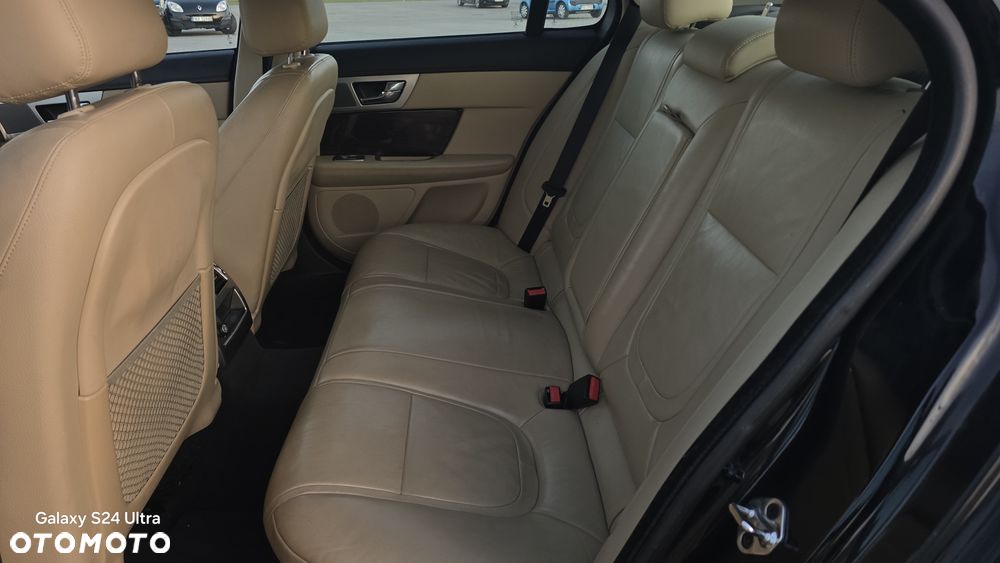 Jaguar XF 2.2 - 8