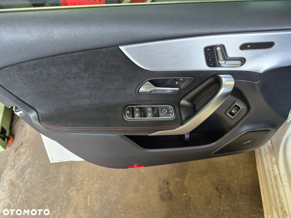 Mercedes-Benz Klasa A 220 4-Matic AMG Line 7G-DCT - 19