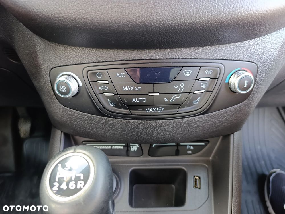 Ford Transit Courier - 18