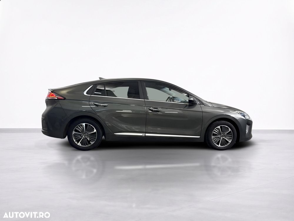 Hyundai IONIQ - 7
