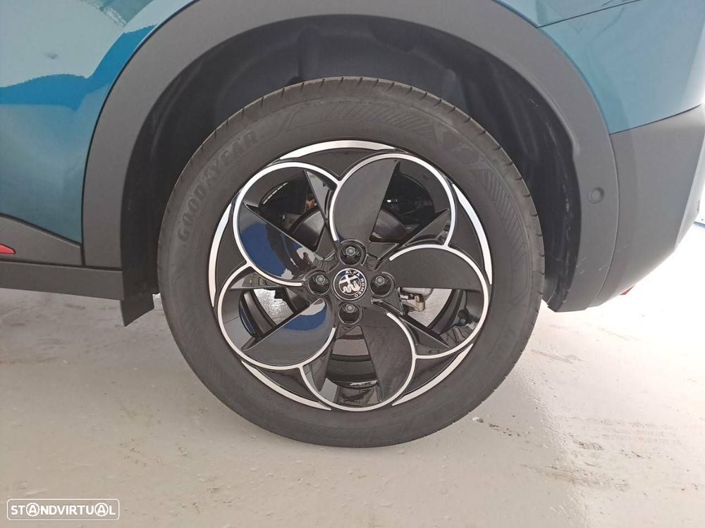 Alfa Romeo Junior 54 kWh Intensa - 11