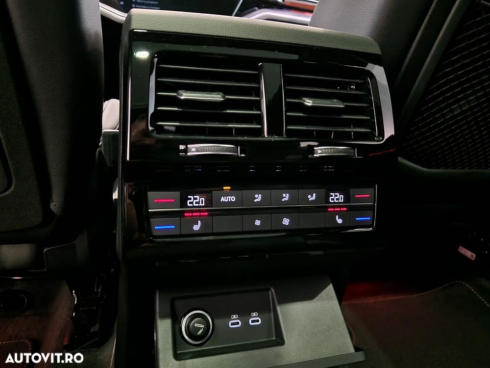 Volkswagen Touareg V6 TDI 4MOTION R-Line - 28