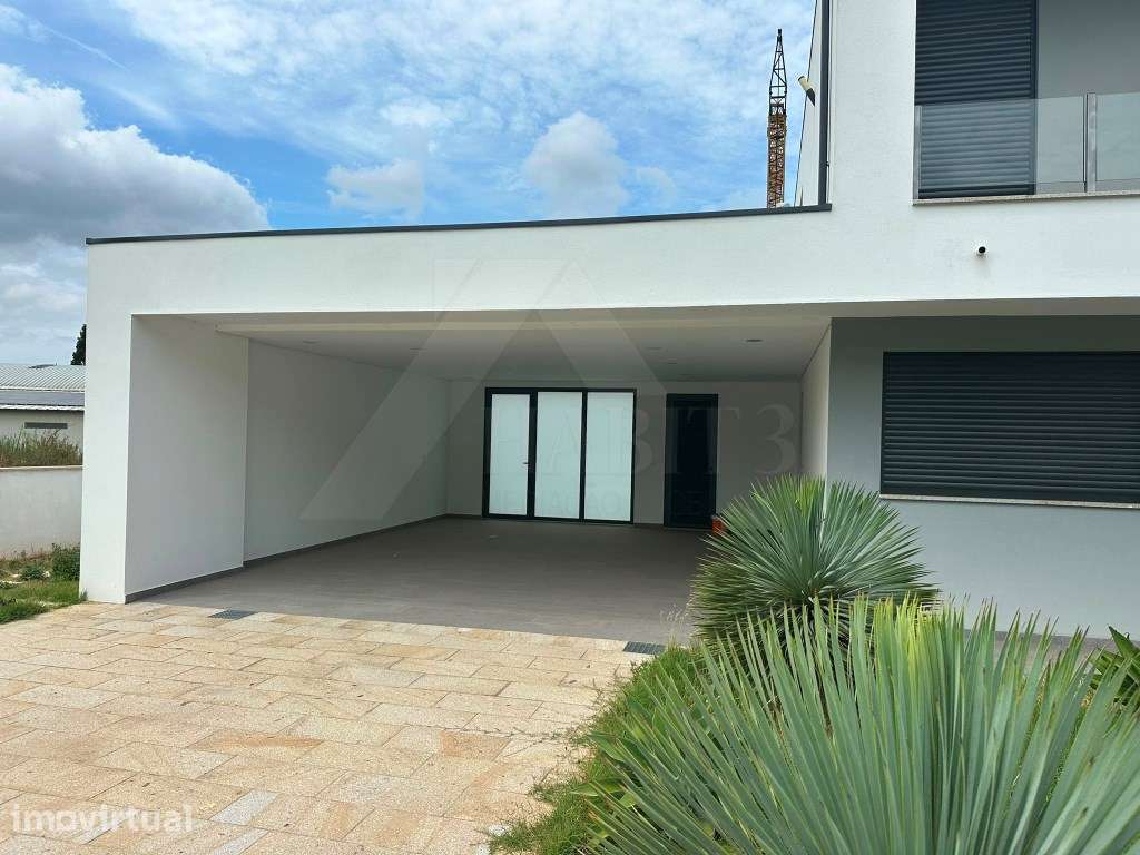 Moradia T3 de Arquitetura Moderna - Correlhã, Ponte de Lima - Grande imagem: 3/18