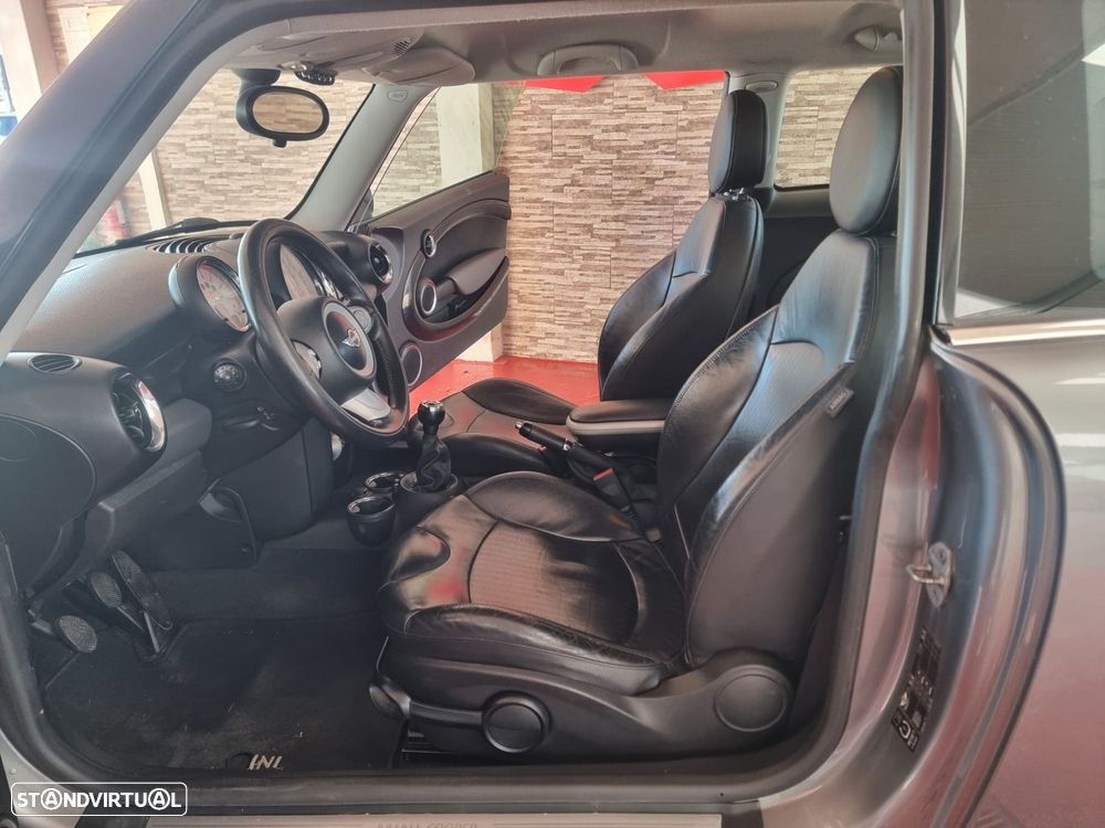 MINI 3 Portas Cooper D - 16