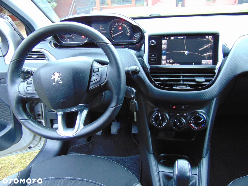 Peugeot 208 82 PureTech Style - 19