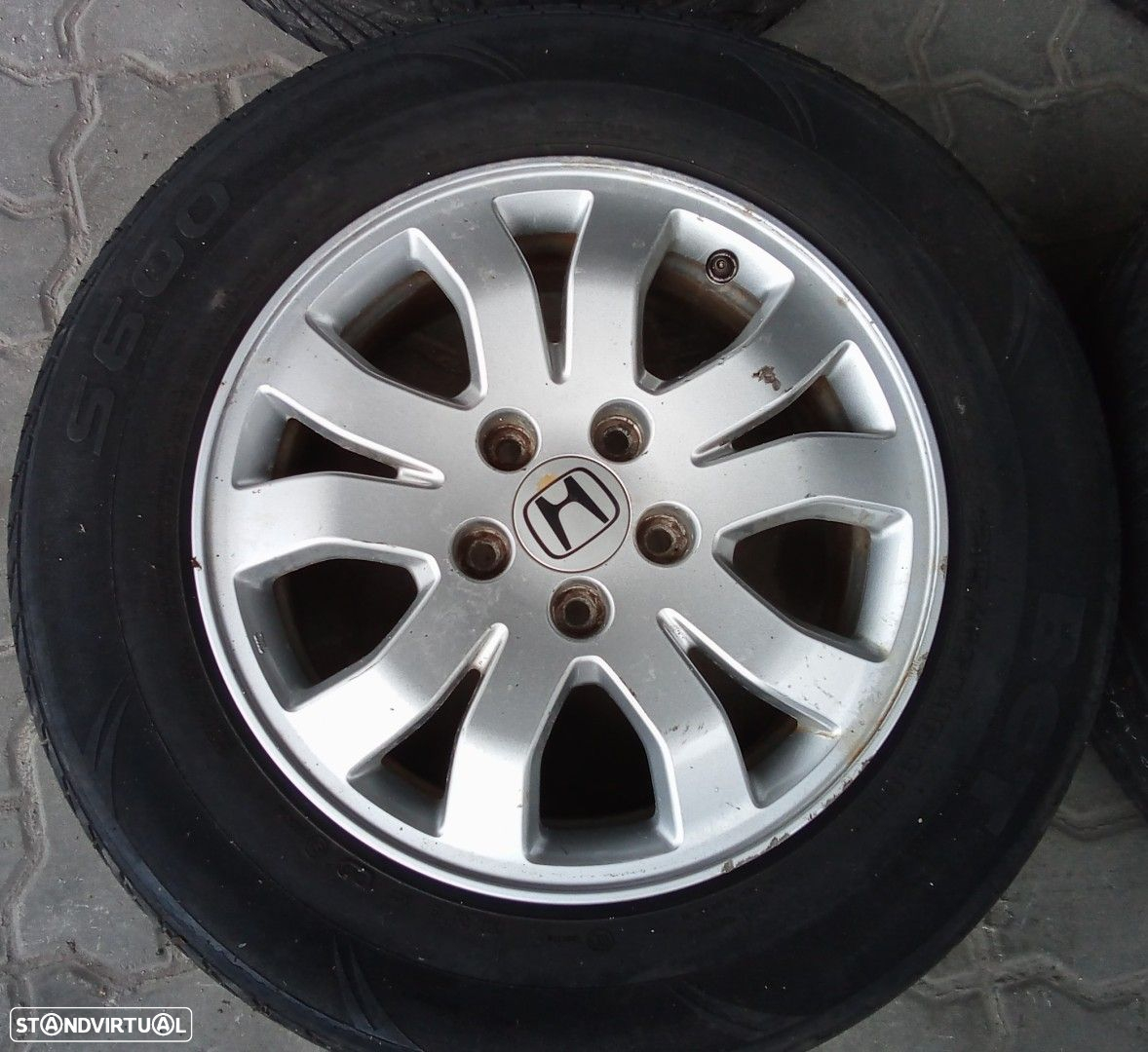 Jantes Honda CR-V R16 com pneus 215/65 furação 5x114.3 - 4