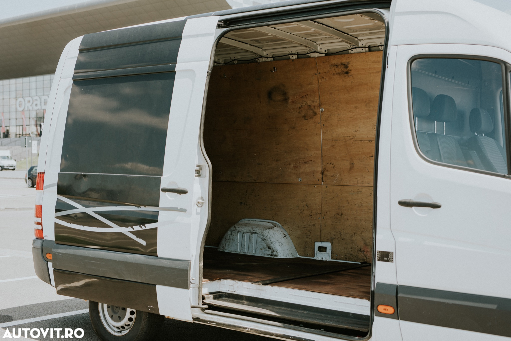 Mercedes-Benz Sprinter - 11