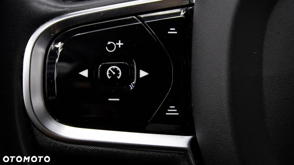 Volvo XC 60 B4 D AWD Plus Dark - 21