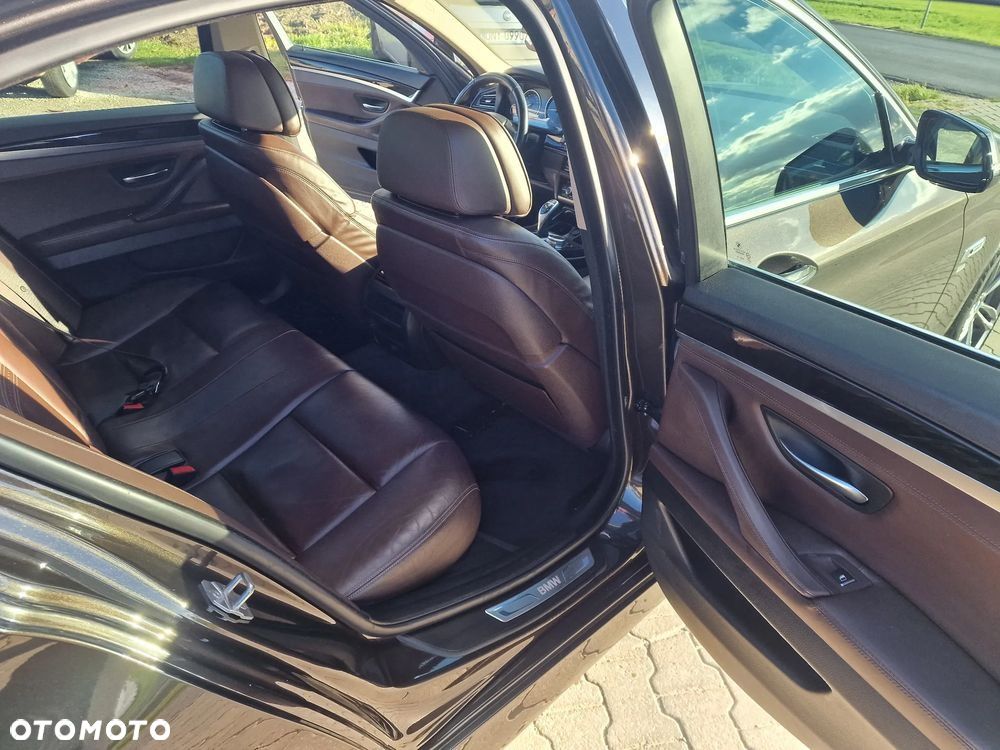 BMW Seria 5 530d xDrive Sport-Aut Luxury Line - 24