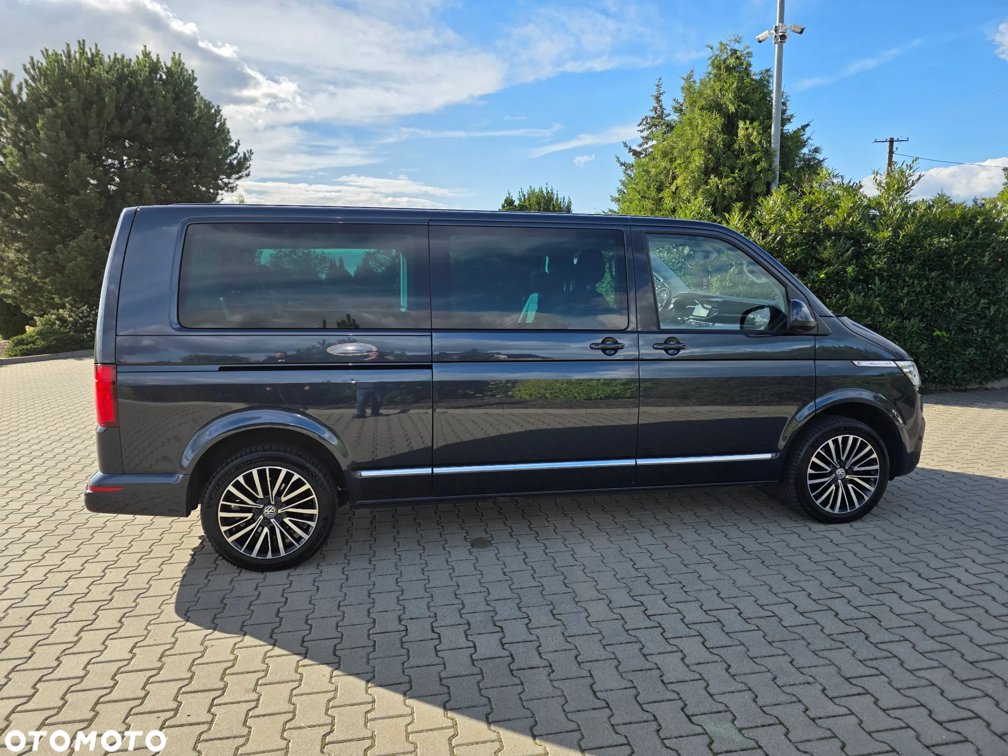 Volkswagen Multivan - 10