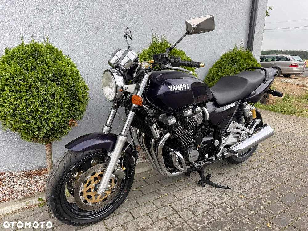 Yamaha XJR - 8