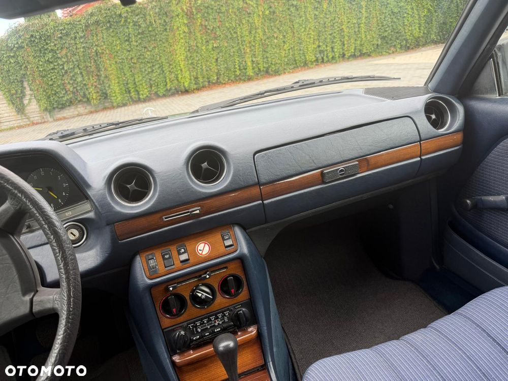 Mercedes-Benz W123 - 23