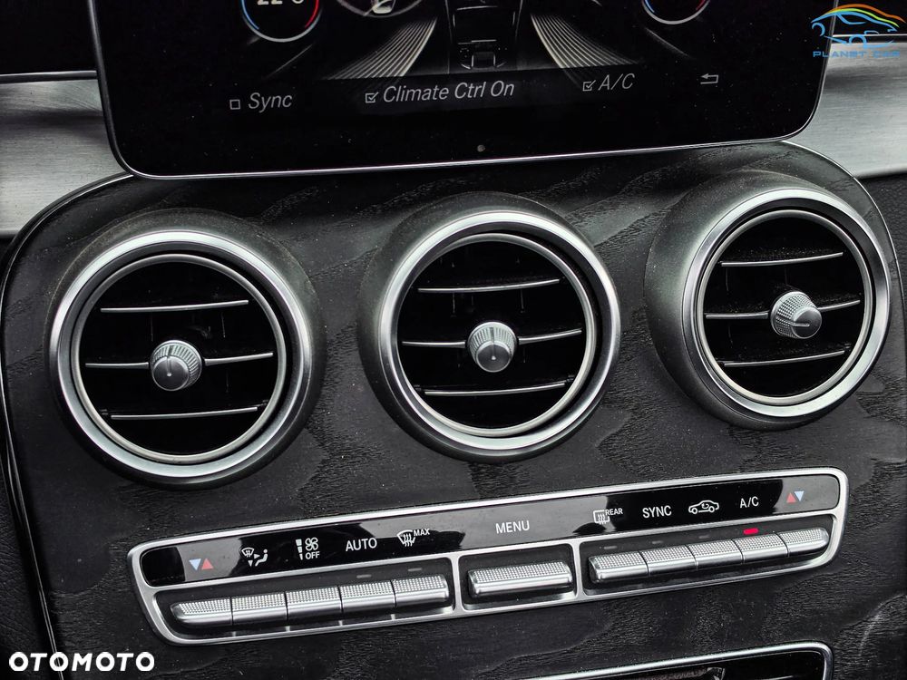 Mercedes-Benz Klasa C 300 4Matic 9G-TRONIC AMG Line - 32