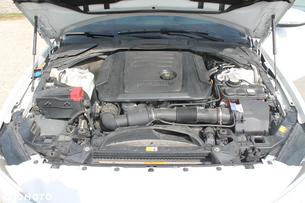 Jaguar XE 20d R-Sport - 16