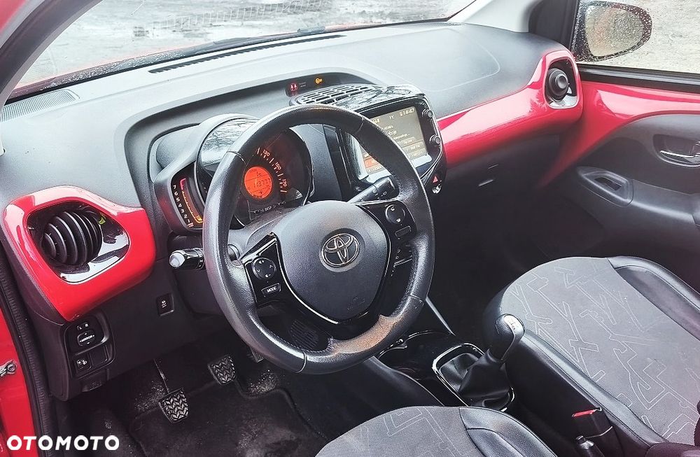 Toyota Aygo x-play touch - 8