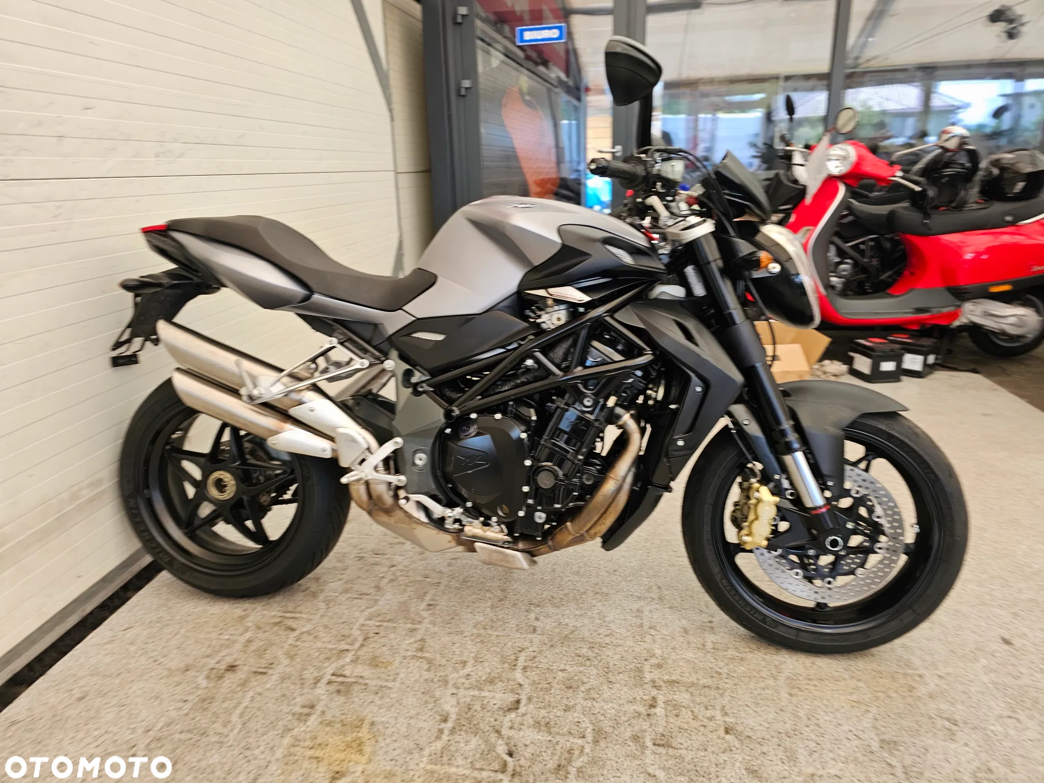 MV AGUSTA Brutale - 18