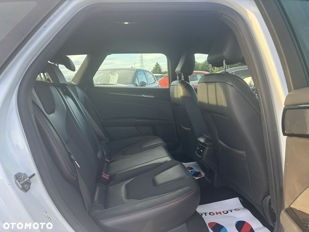 Ford Mondeo - 38