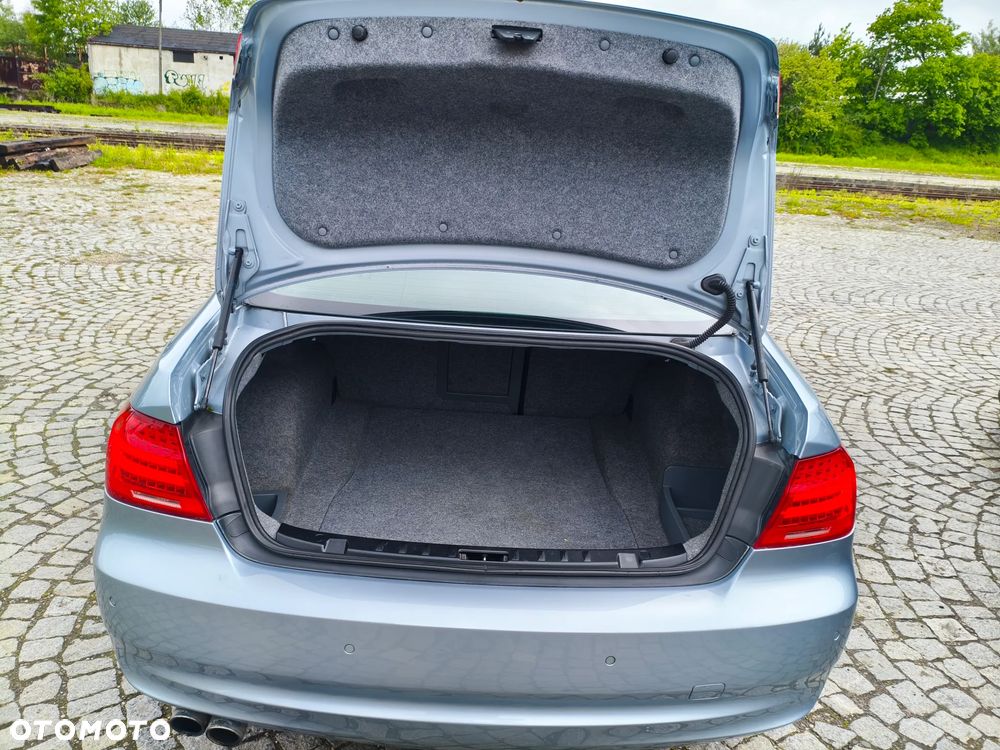 BMW Seria 3 330d xDrive - 24