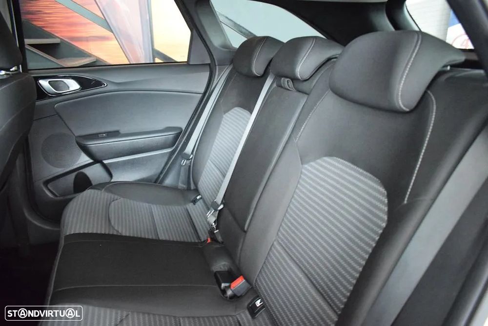 Kia Ceed SW 1.6 CRDi MHEV Dynamic - 26