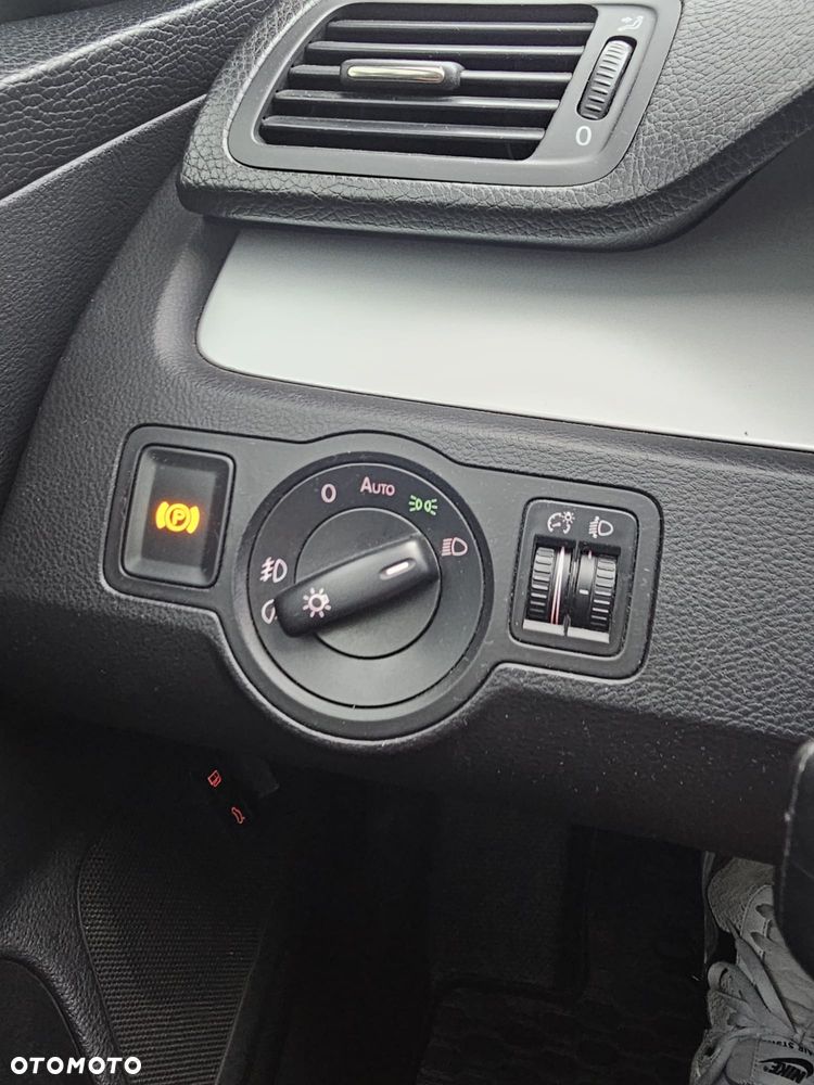 Volkswagen Passat 2.0 TDI DPF Comfortline - 12
