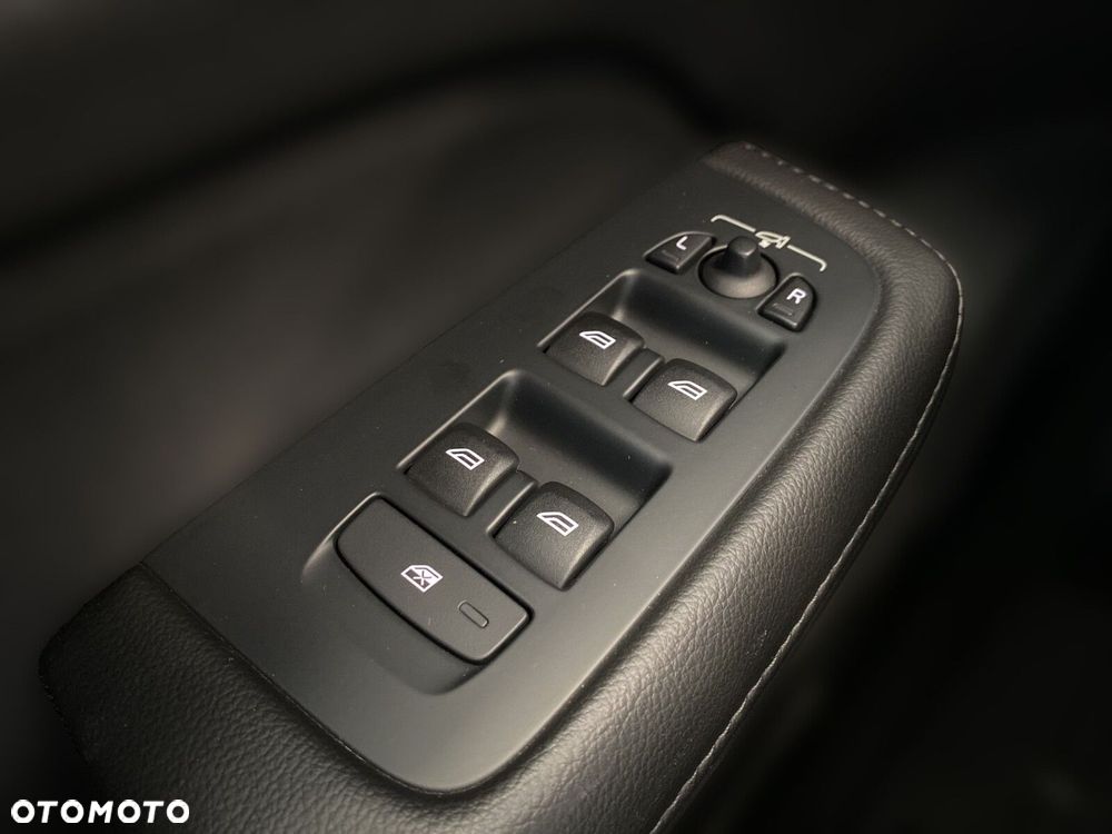 Volvo V60 T5 Momentum Pro - 29