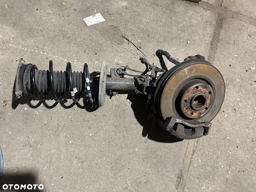 Amortyzator McPherson zwrotnica lewy przód Peugeot 308 II T9 1.6 E-HDI - 1