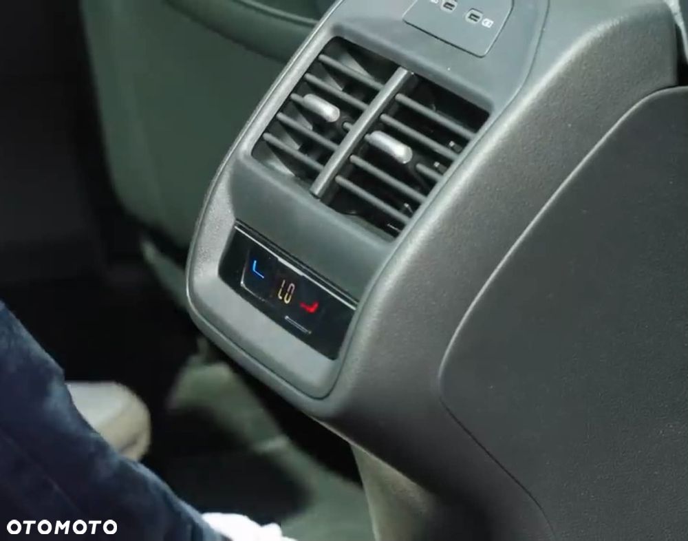 Volkswagen Passat 2.0 TDI SCR DSG Elegance - 11